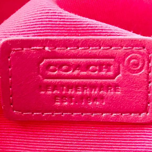 Coach Wool Pink Plaid Twist Buckle Bucket Hat
Vintage - Picture 4 of 10